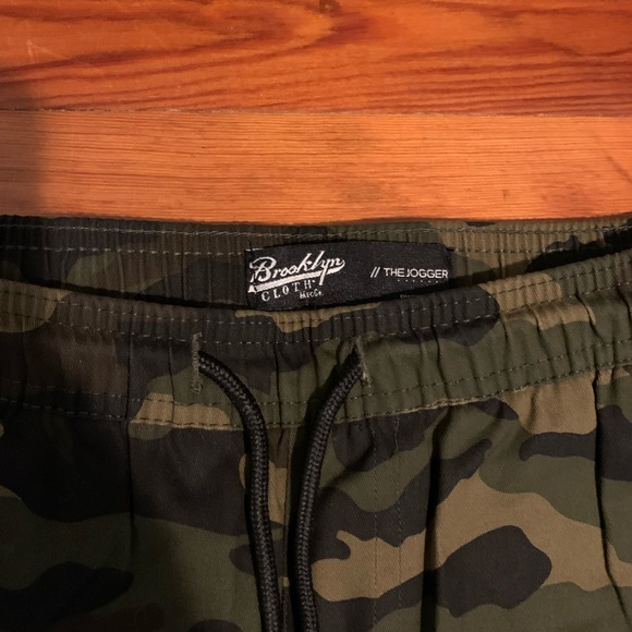 Camo Joggers - Picture 2 of 4